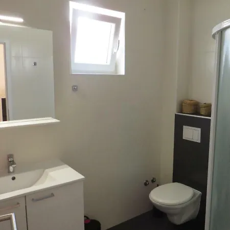 Domino 招待所 Pakoštane