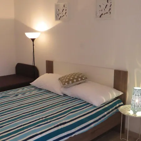 招待所 Domino Pakoštane