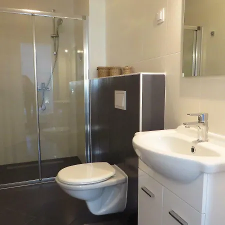 Domino 招待所 Pakoštane