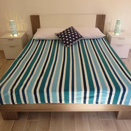 招待所 Domino Pakoštane