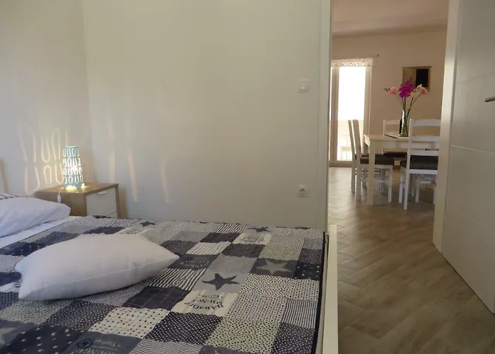 Gostinjska kuća Domino Pakostane