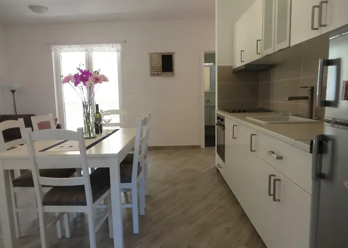 Gostinjska kuća Domino 4*