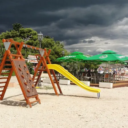 Domino 4* Pakoštane